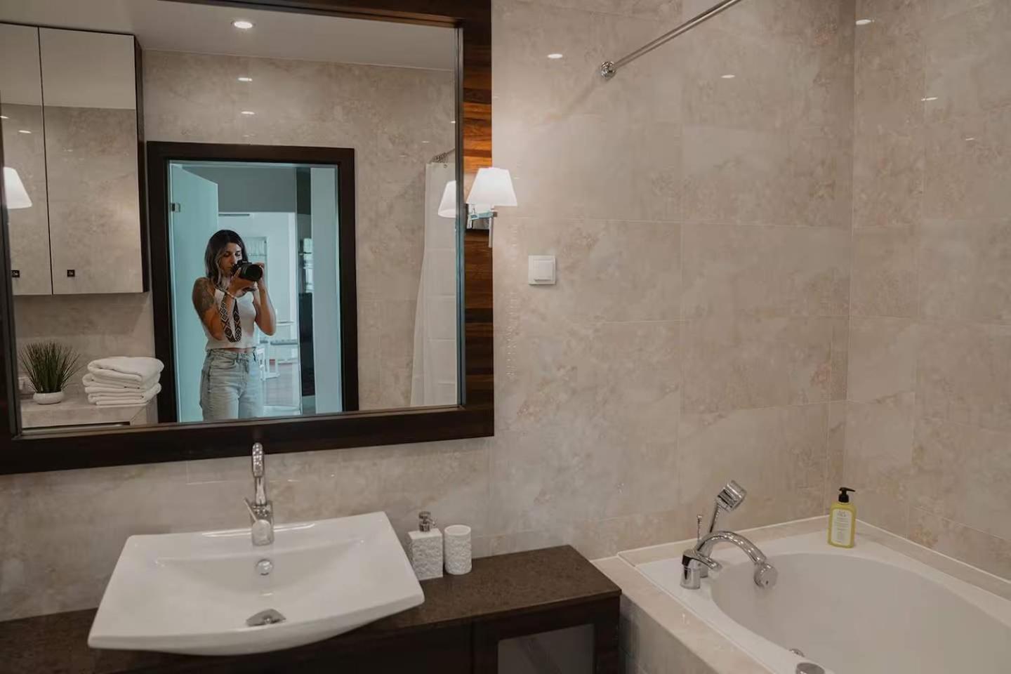 Modern With Parking Near Metro Kabaty By Renters Apartament